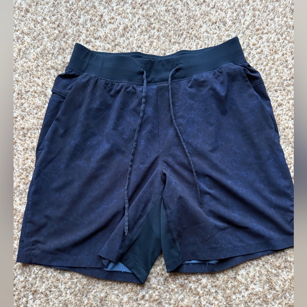 Men's Lululemon T. H.E. Short 7” linerless Shorts size M navy multi